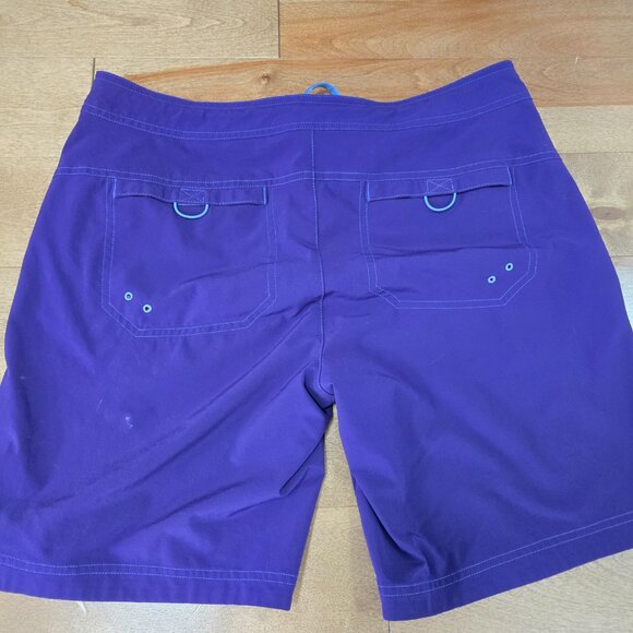 Title Nine shorts - Picture 2 of 3